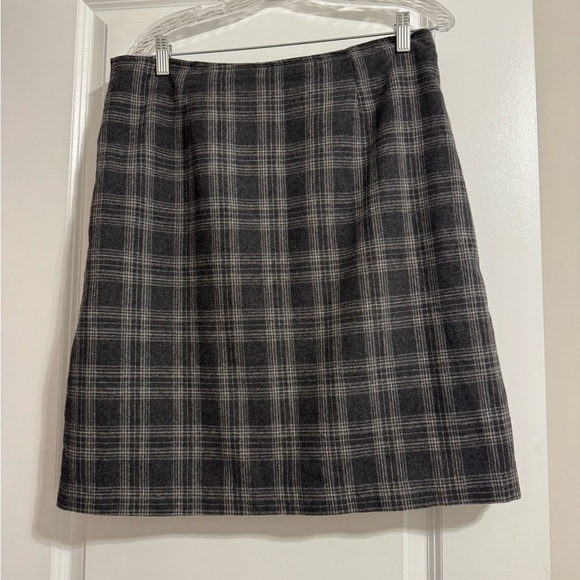 Old Navy Women's Plaid A-Line Skirt - Black and Gray Size 12 - Picture 1 of 3